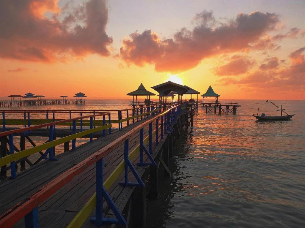 เมอร์ 57 Hotel สุราบายา ภายนอก รูปภาพ