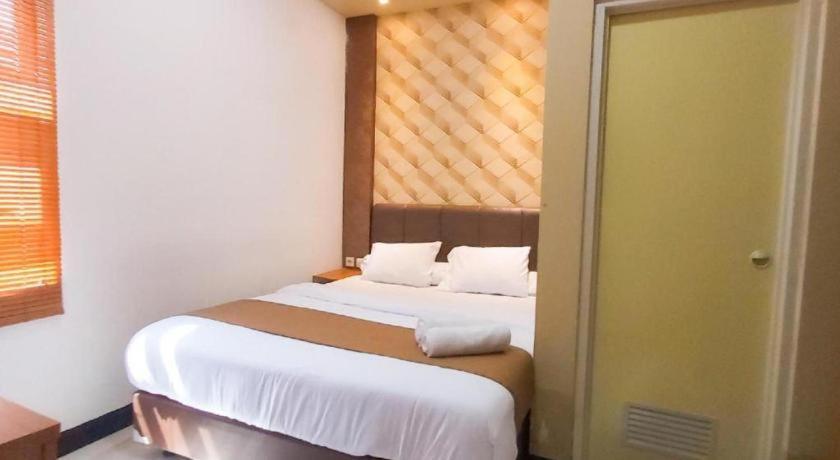 เมอร์ 57 Hotel สุราบายา ภายนอก รูปภาพ