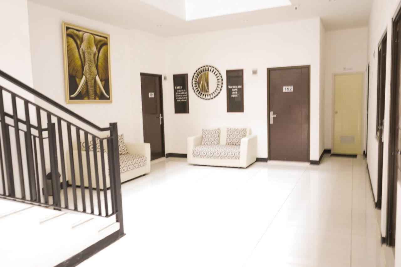 เมอร์ 57 Hotel สุราบายา ภายนอก รูปภาพ