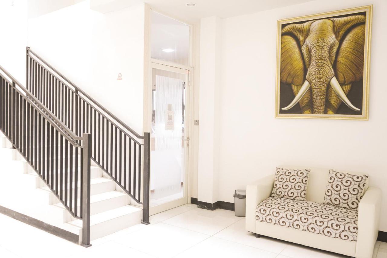 เมอร์ 57 Hotel สุราบายา ภายนอก รูปภาพ